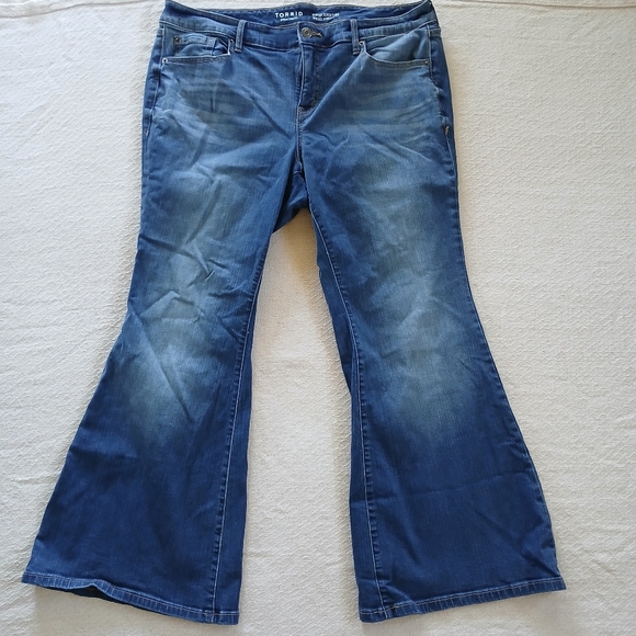 torrid ♡ perfect super flare vintage stretch jeans 18 - Picture 1 of 7